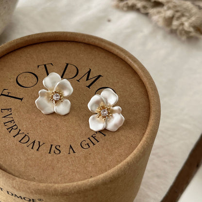 Exquisite Refined Grace High-grade Flower Women's Special-interest Design All-match Earrings