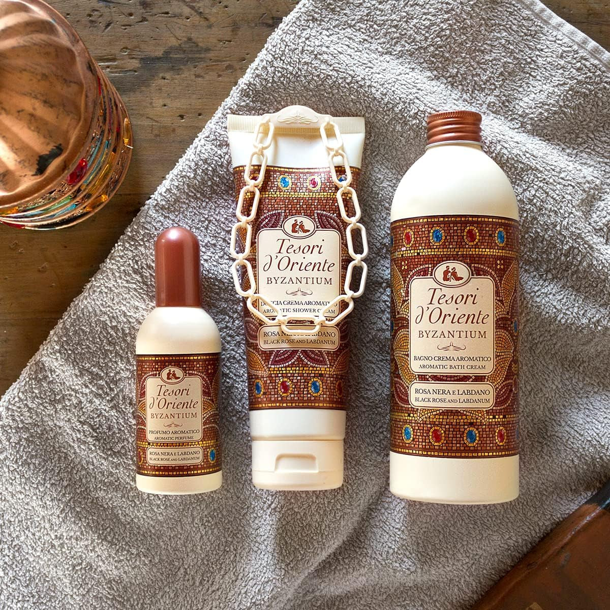 - Bagno Crema Byzantium, Bagnoschiuma Dalle Note Di Rosa Nera E Labdano, Deterge La Pelle E Dona Nutrizione E Idratazione, 500Ml